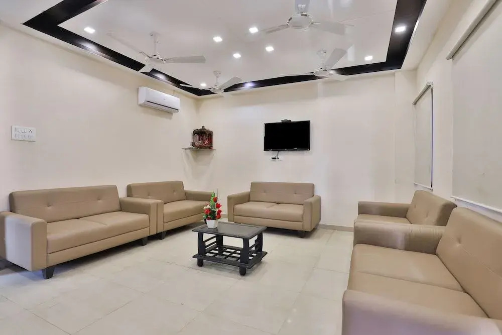 OYO 22551 Hotel Ssv
