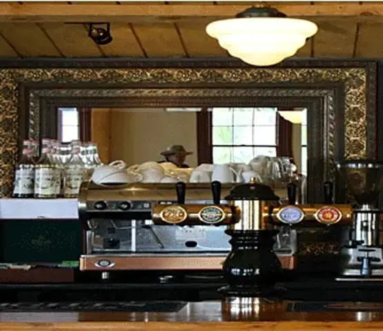 Opononi Hotel