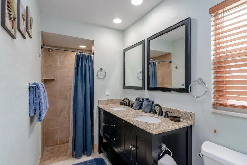 Short Walk to Maple Beach Access I 3/2 w/ Heated Pool