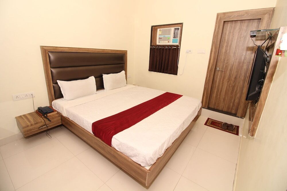 OYO 2811 Hotel Meera