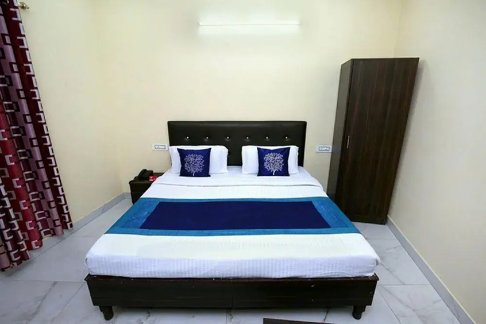 OYO 10261 Hotel Sunrise