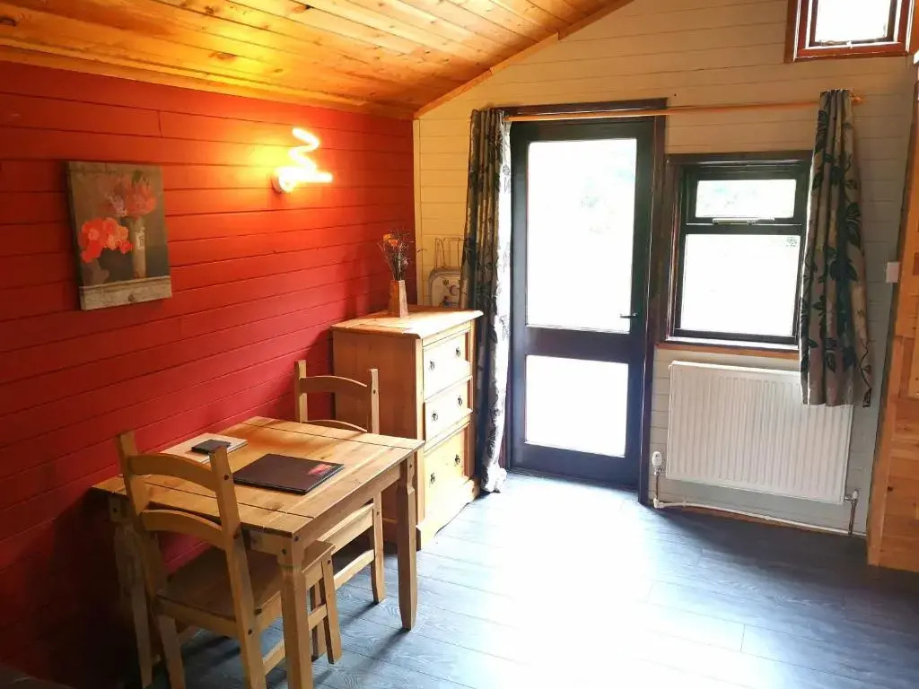 Otter 2 Lodge - Private Hot Tub- Dog Friendly - Wiltshire-Bristol