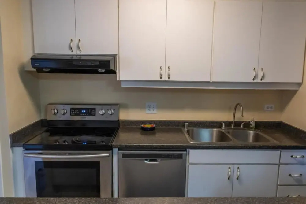 Discovery Bay One Bedroom Condos with Kitchen & Free Wifi