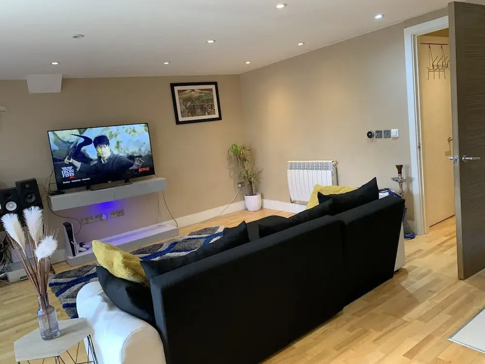 Charming 2-bed Apartment in Kingston Upon Thames