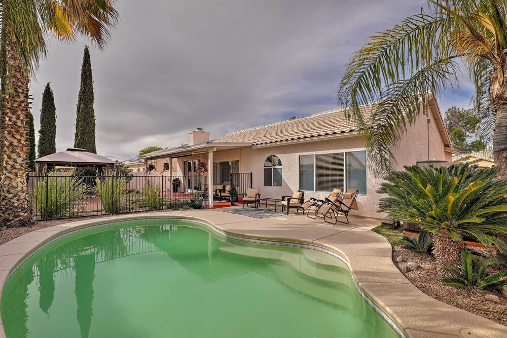 Tucson Getaway w/ Yard, Pool, Hot Tub + Gas Grill!