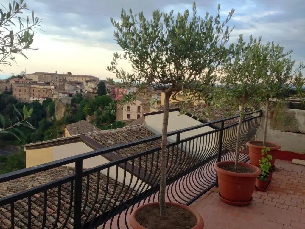 House With 2 Bedrooms in Rossano, With Wonderful sea View and Furnished Terrace Near the Beach