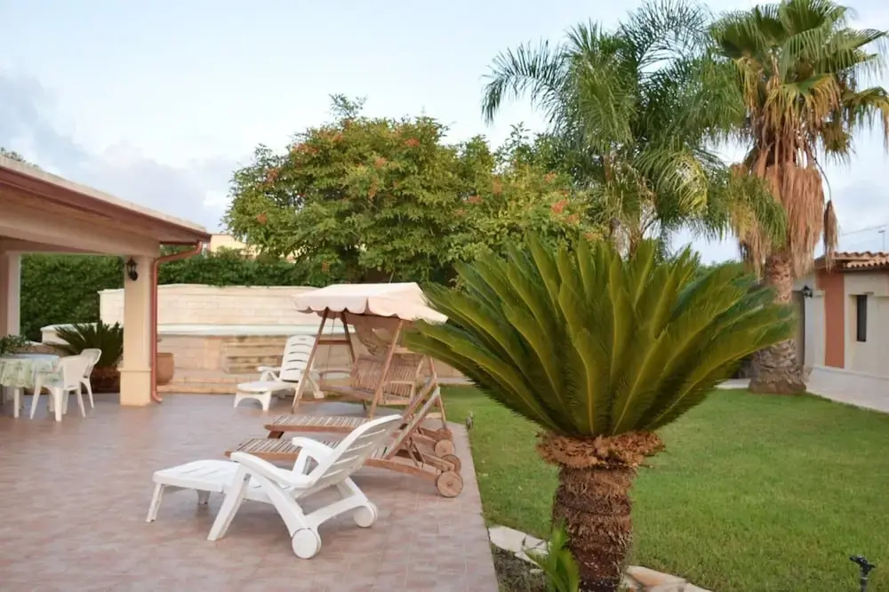 Villa piscina a due passi dal mare
