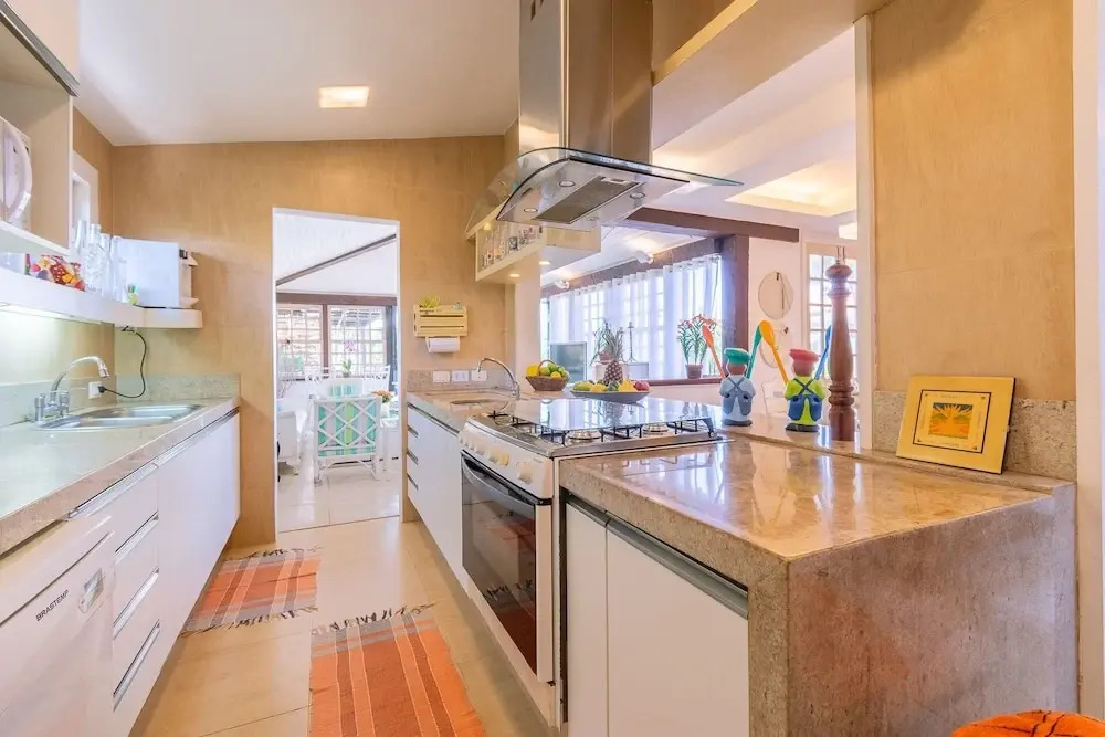 Excelente casa com piscina Armação