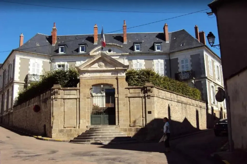 Magnifique appartement en centre ville de château chinon ville