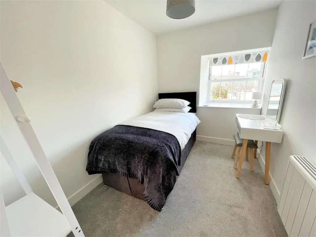 Modern 2 Bed Apt Centre of Penzance, Lift Access