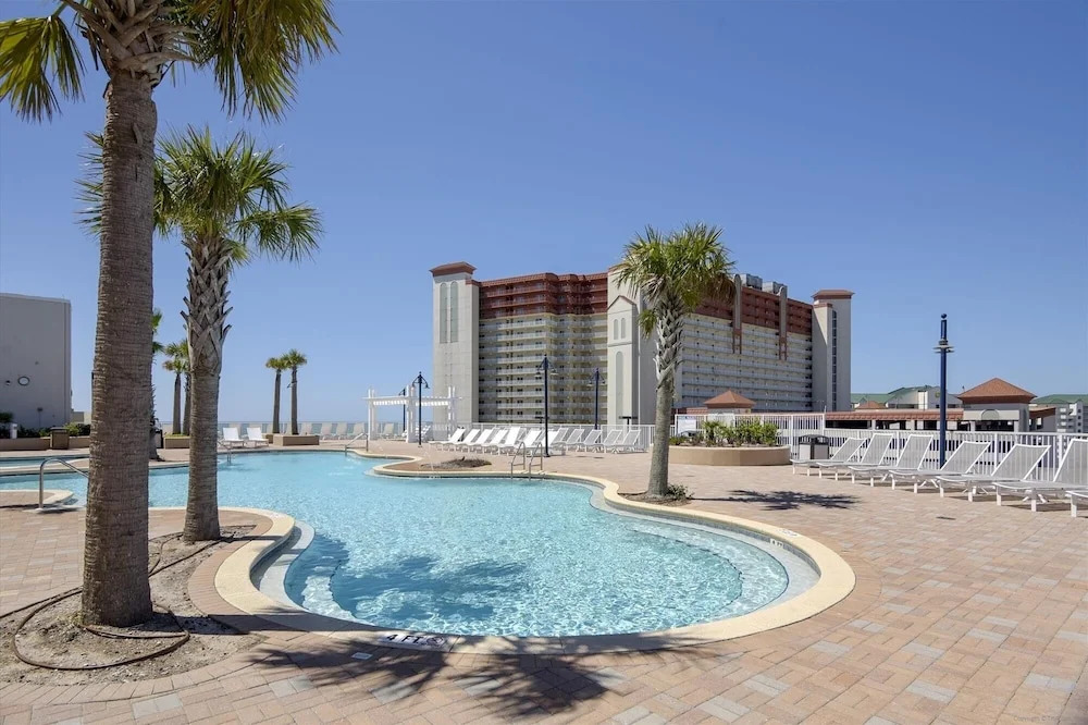 Laketown Wharf 1003, Gulf View, Sleeps 6. Free Fun! Updated! 1 Bedroom Condo by RedAwning