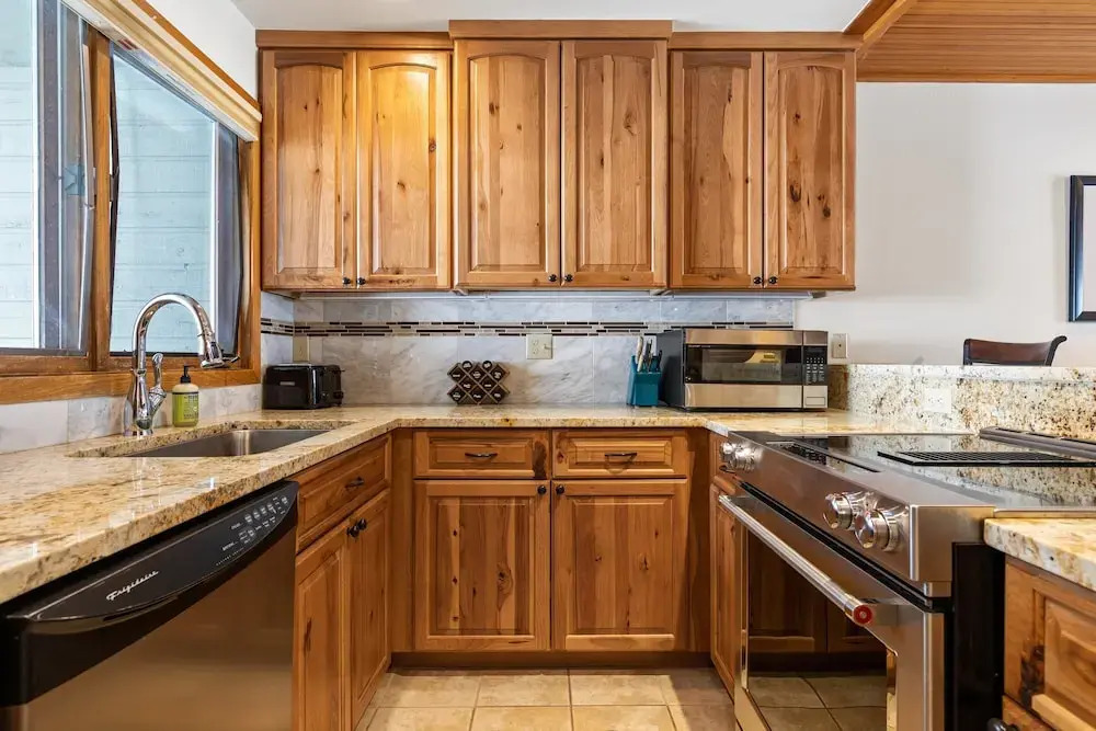 Riverside Condos A103 by Avantstay Condo Close To Downtown, Town Park & Ski Lift #8