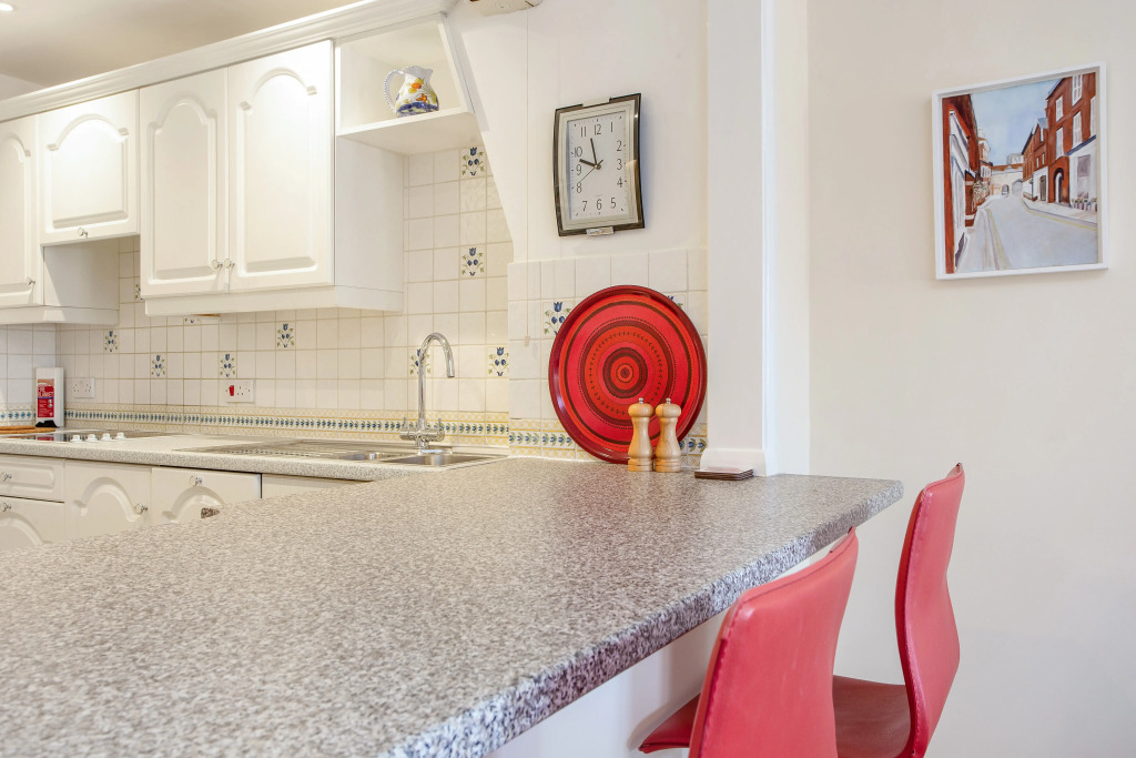 Ideal city centre base with all the iconic sightseeing within easy walking distance.