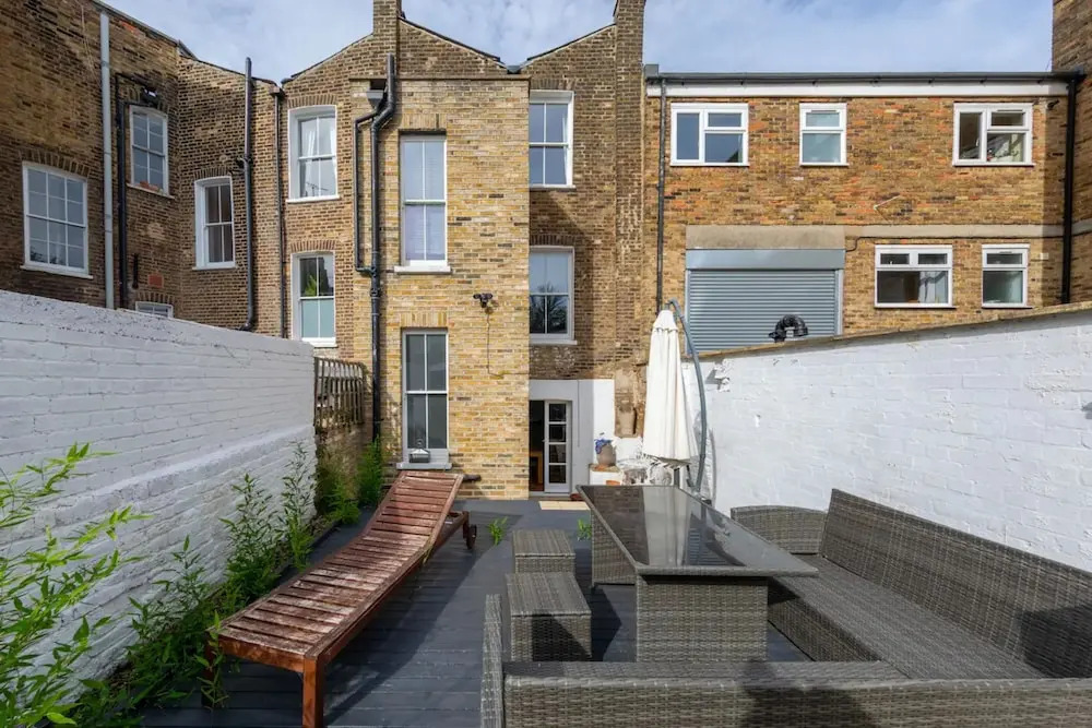 Stylish 2 Bedroom Home in Islington With Garden