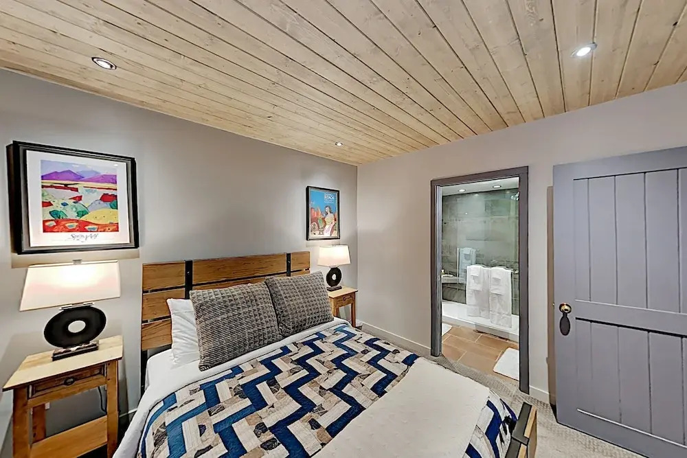 15tru1zs 2 Bedroom Condo