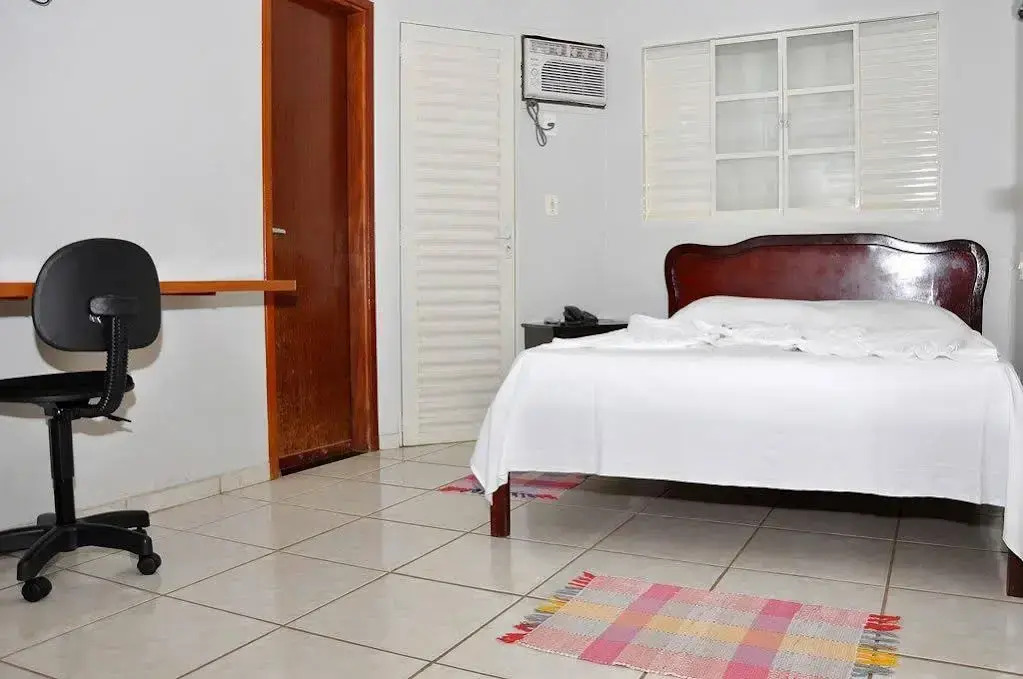 Hotel Carolina 2 - próximo a Universidade de Uberaba uniube - ao Aeroporto Fórum De uberaba - hospital Mario Palmeirio ao Hospital São Marcos e hospital Regional
