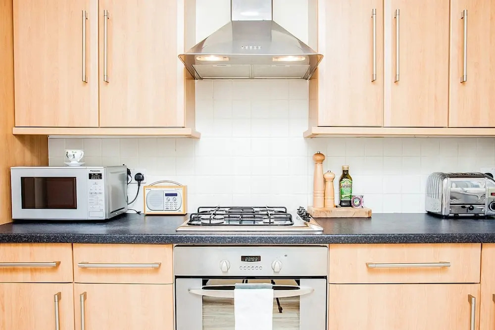 Stunning Spacious South London 1 Bed Apartment with Balcony