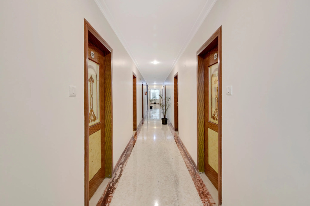 Capital O Elegant Amethyst Business Hotel Near Ragigudda Sri Prasanna Anjaneyaswamy Temple
