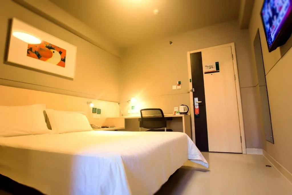 Home Inn (Sanya Sanya Bay Jixiang Street Seaview)