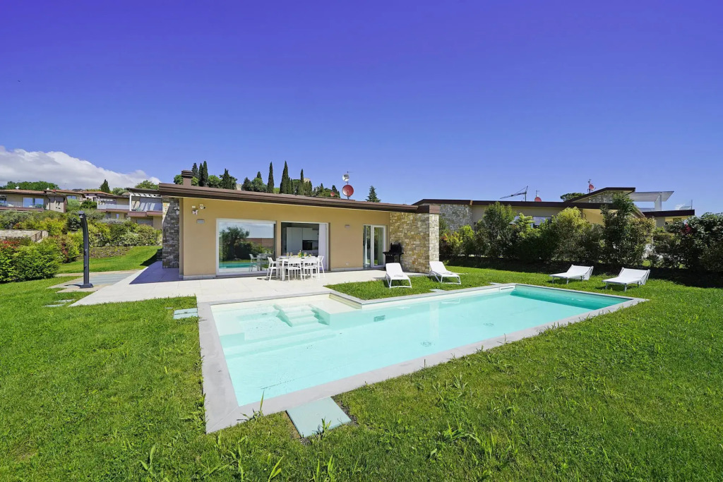 Villa Ester - P.IVA in Moniga del Garda
