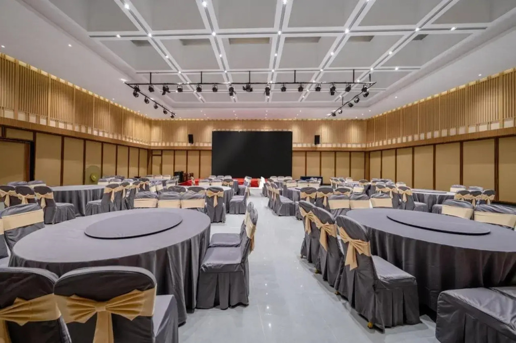 Shanghai International Tourist Resort Fuyi Hotel