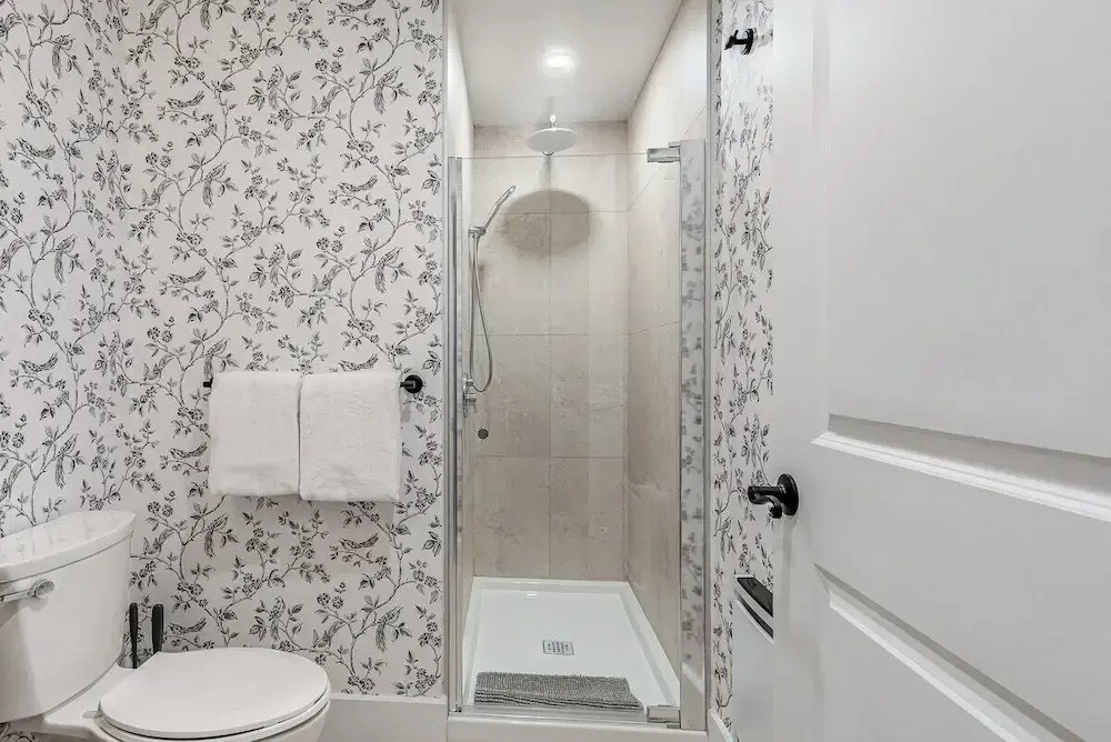 Beautiful Vieux Quebec 2 Bed Apt