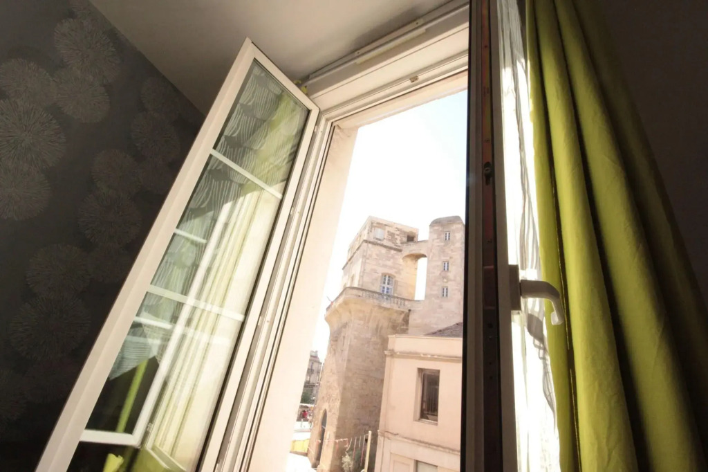 Hôtel Des Arts, Artisanal et Indépendant