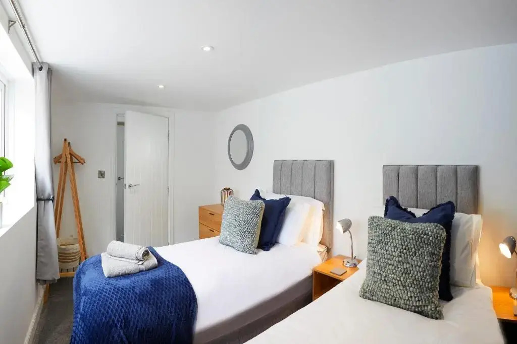 THE HIDEAWAY @ EMPIRE 39, town centre location, close to train station- Yorkshire Coast Holiday Lets.