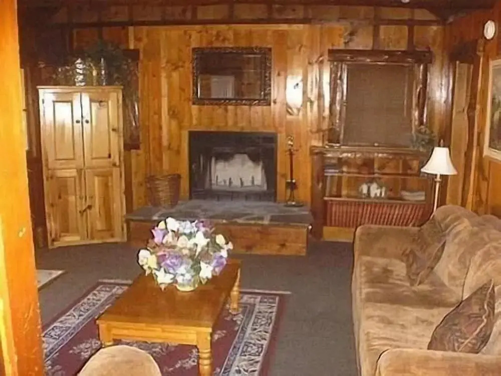 Golden Bear Cottages