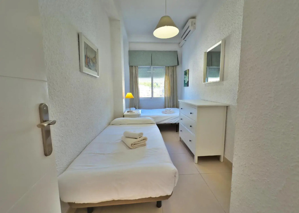 SKOL 933 Fantastic two bedrooms on the 9th floor with amazing sea views