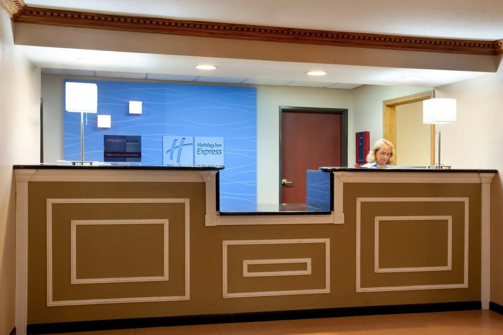 Holiday Inn Express and Suites Three Rivers by IHG