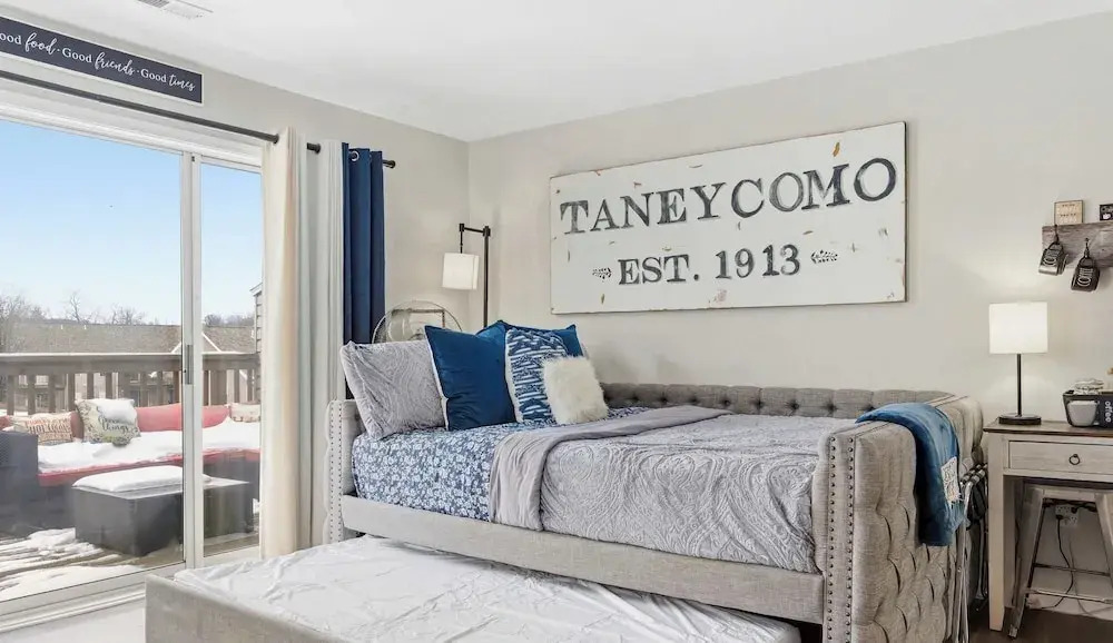 Taneycomo Topia Quaint Studio