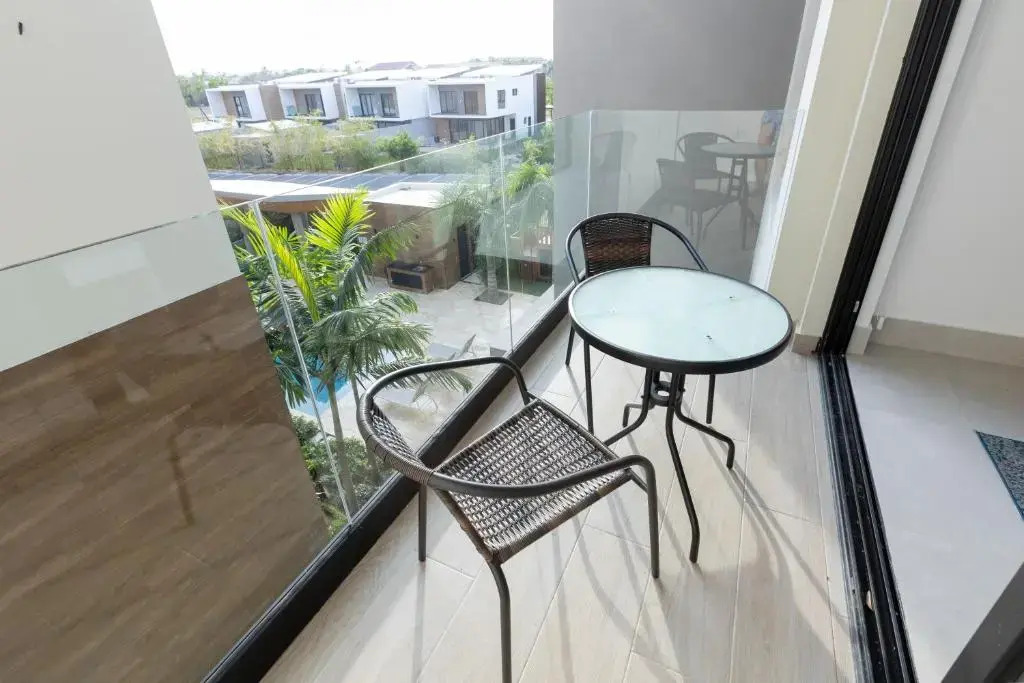 1 Bedroom Apt with Pool, 5 Minutes From Beach