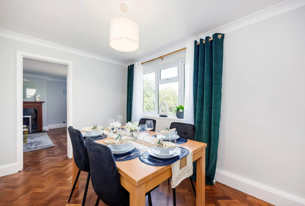 Convenient and Stylish 2-Bed Apartment in Croydon