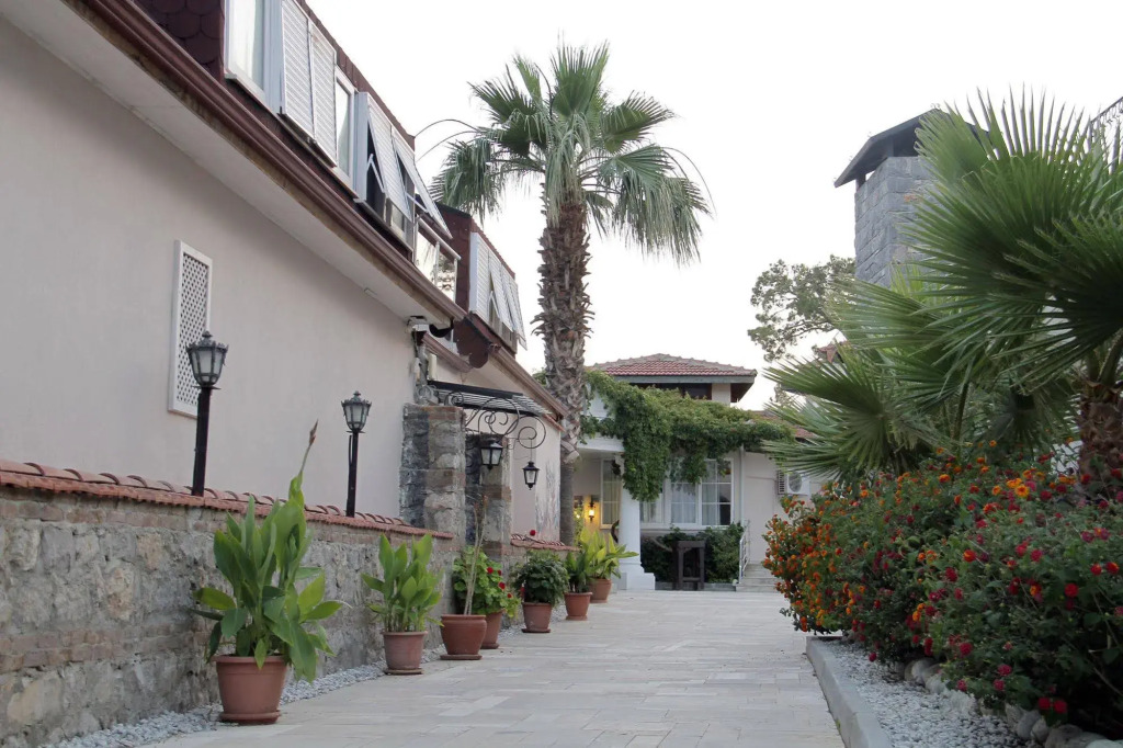 Nicholas Park Hotel