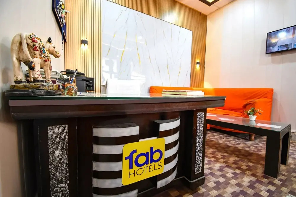 Fabhotel Geeta Bhawan