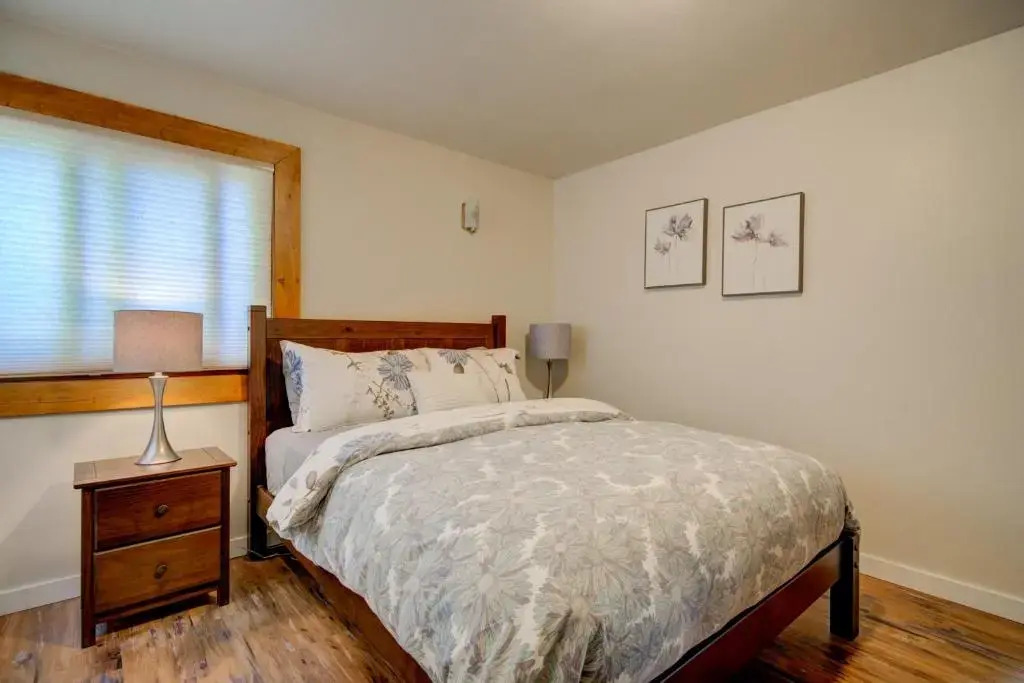 3 bedroom remodeled apt, 4 blocks from downtown