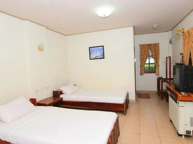 Rosthip Thani Resort(รสทิพย์ธานี รีสอร์ท)