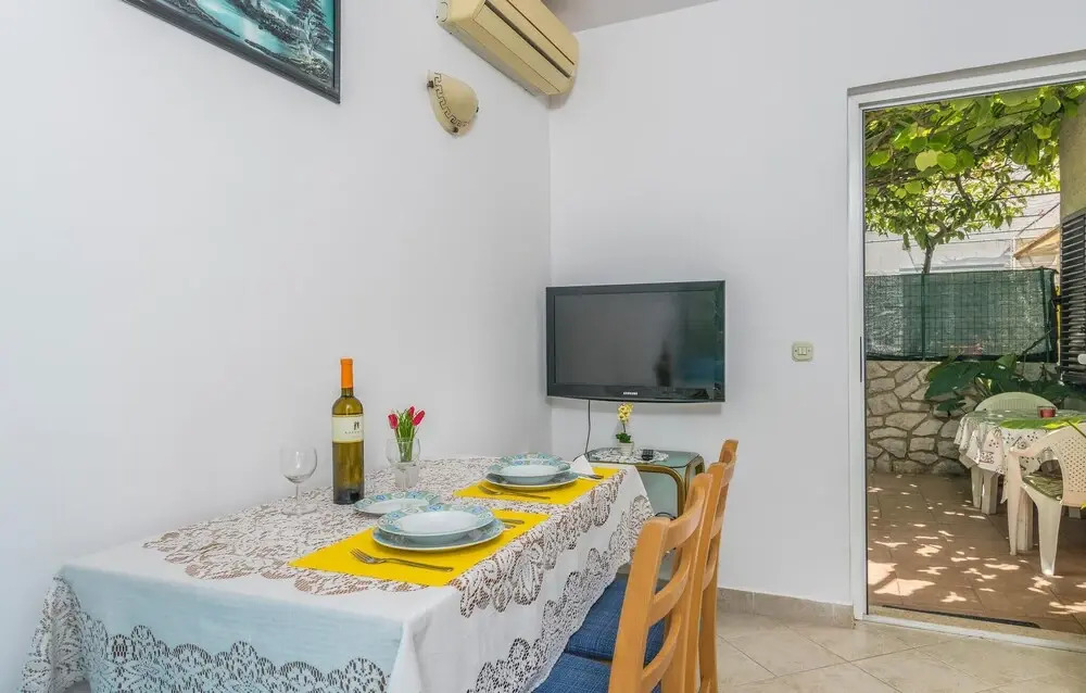 Beautiful Apartment in Mali Losinj With Wifi and 1 Bedrooms