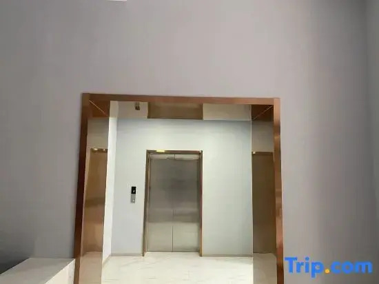 Yijia Light Luxury Hotel (Shanghai Fengxian South Bridge)