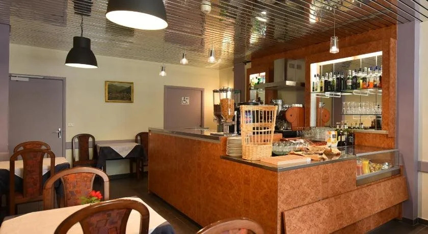 Hôtel et appartements les platanes
