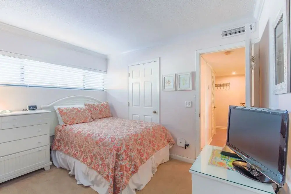 Gulf Shore Condo #104 - 2 Br condo by RedAwning