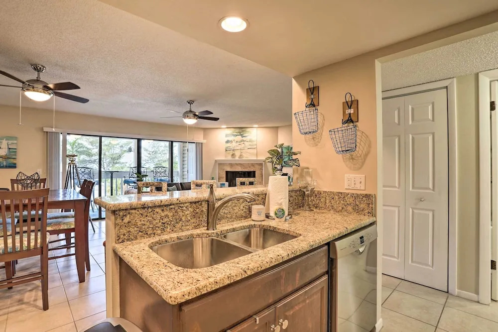 Sea La Vie: Sunny Indian Rocks Beach Condo!