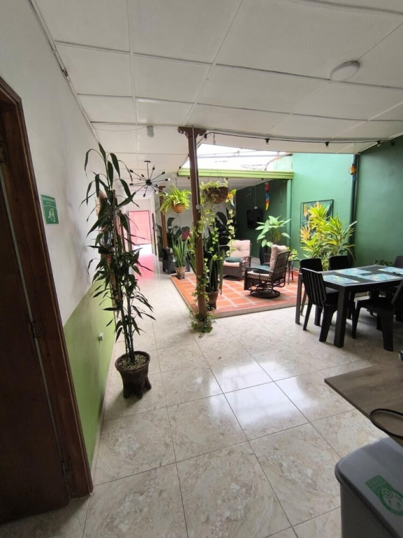 Olivas House Hostal