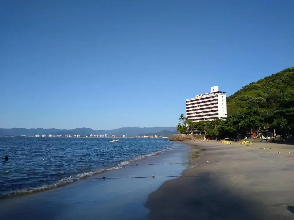 Casa Beira-Mar 10pessoas 3 Suítes Térreo - A única realmente "Pé na Areia" c WiFi