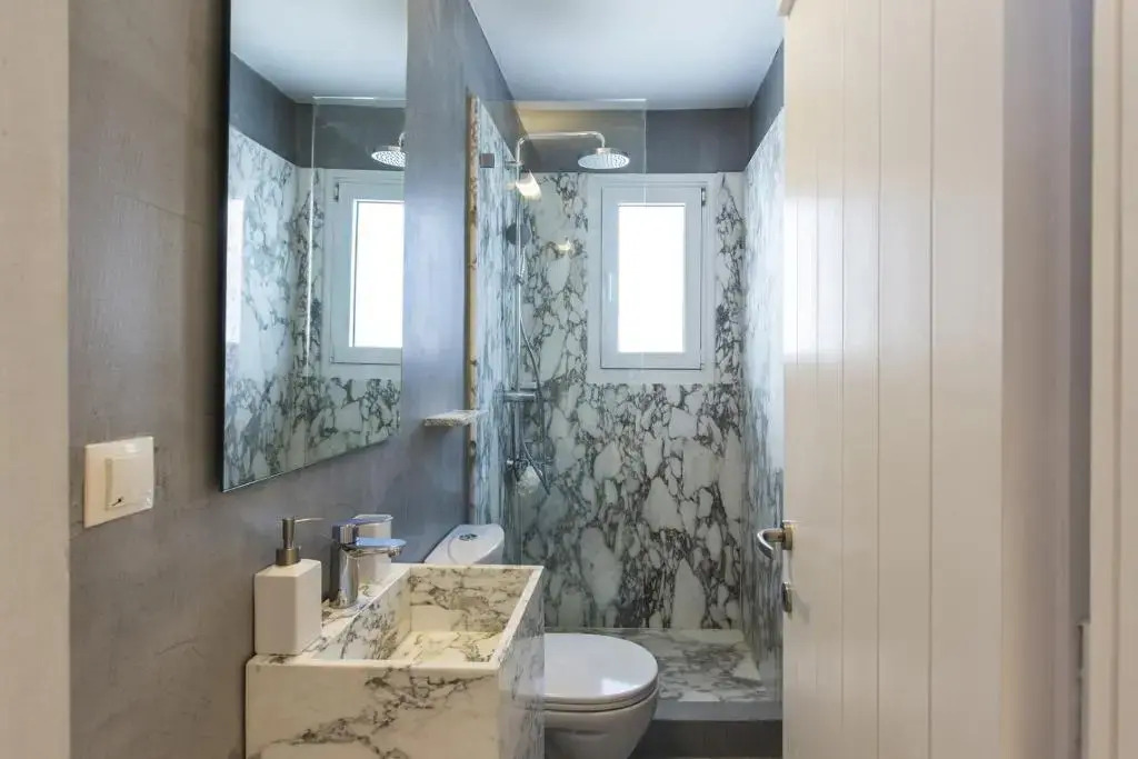 Modern home with 2 apartments, a swimming pool and sea view, in the area of Koundouros