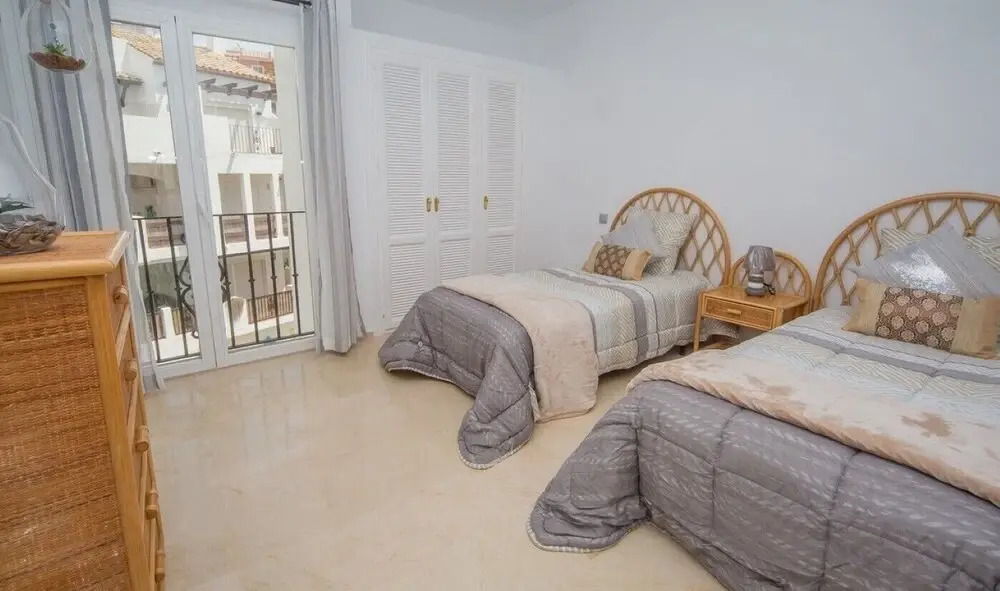 Modern 2 Bed ,2 bathroom refurbished apartment , outstanding sea and golf views