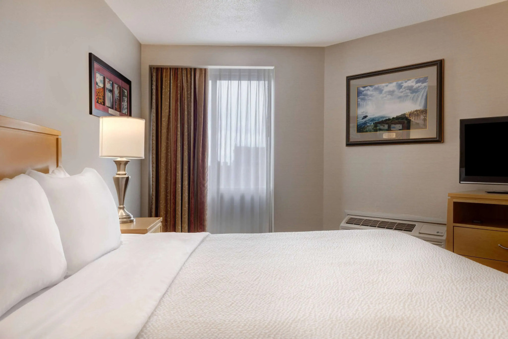 Days Inn by Wyndham Niagara Falls Near The Falls