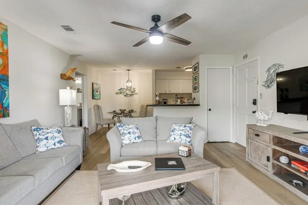 Condo w/ Amazing Amenities: 1 Mi to Beach!