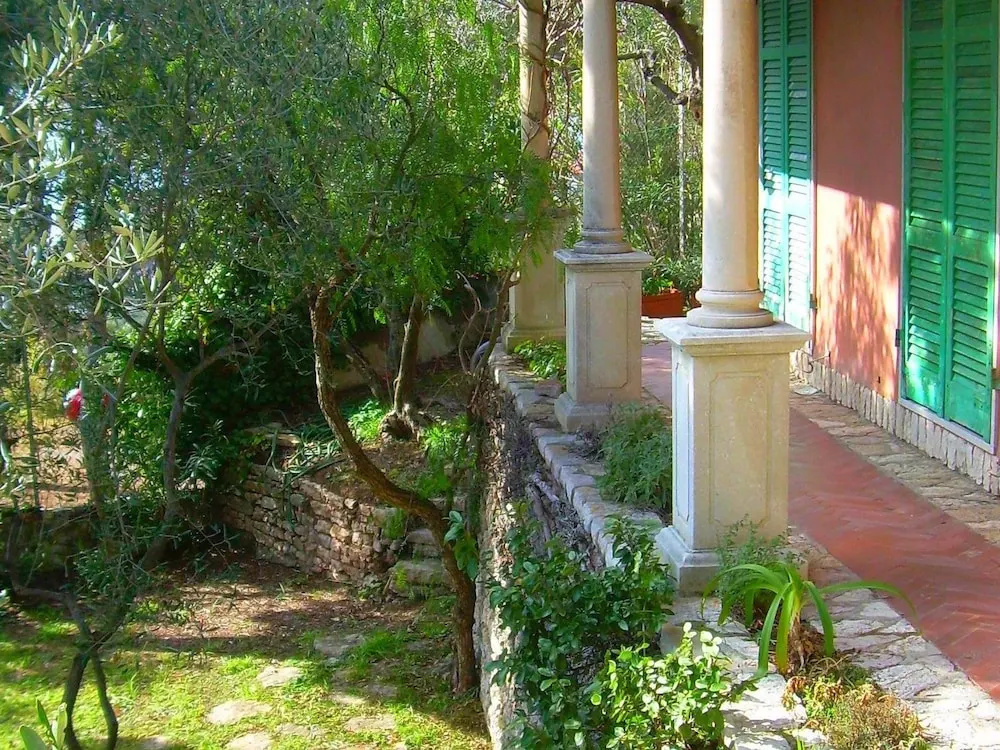 Cozy Holiday Home in Lerici Italy with Sea Nearby